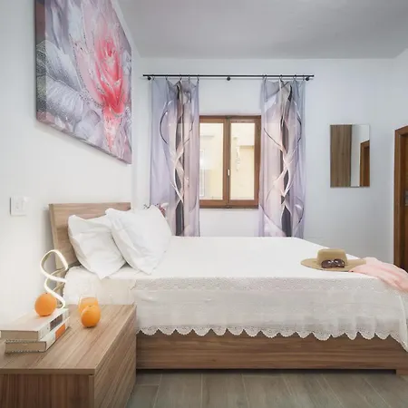 La Finestra Su Guido Monaco Holiday home *